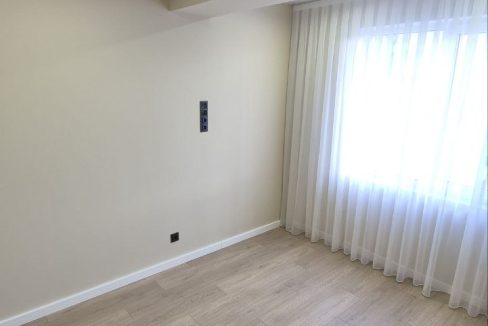 photo_5188620016453550756_y