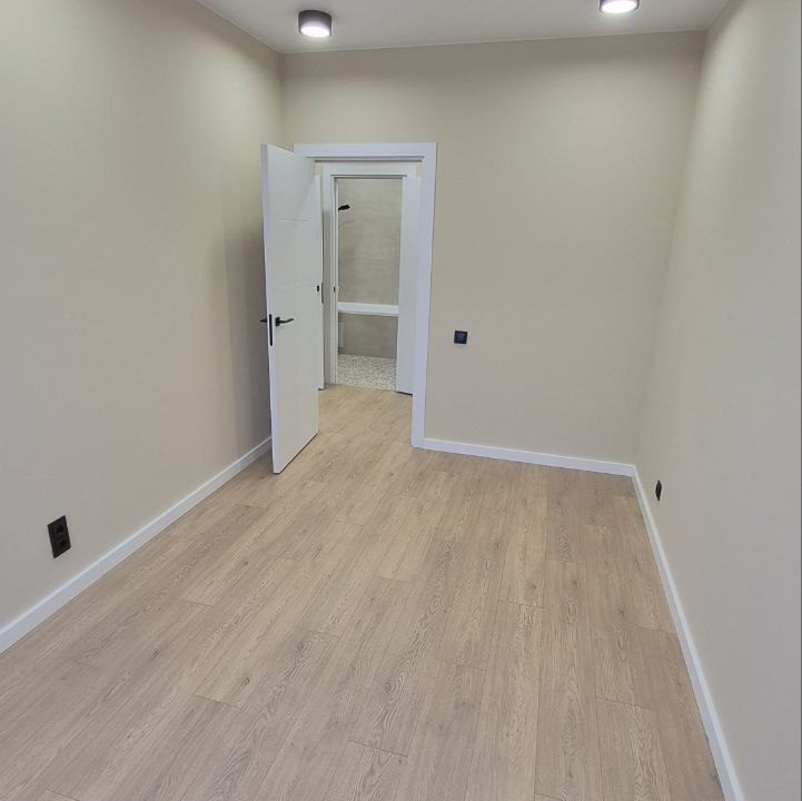 photo_5188620016453550784_y