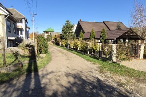 photo_5192722689473772011_y