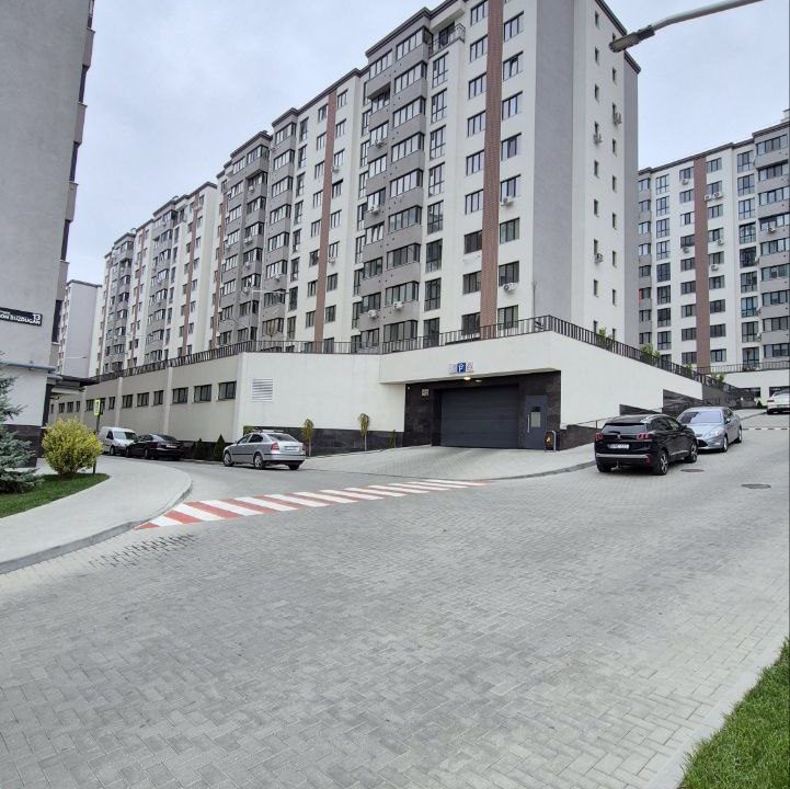 photo_5251341077443186501_y