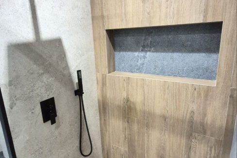 photo_5251341077443186506_y