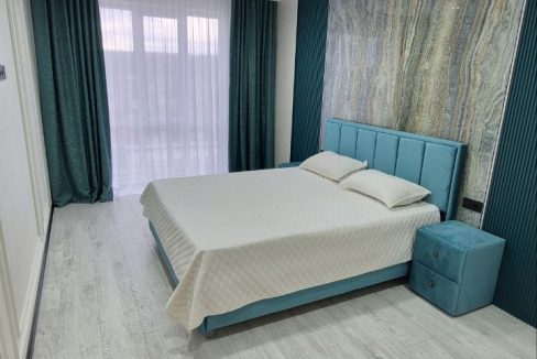 photo_5251341077443186508_y