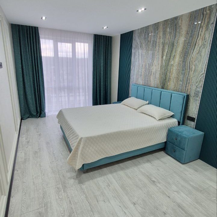 photo_5251341077443186508_y