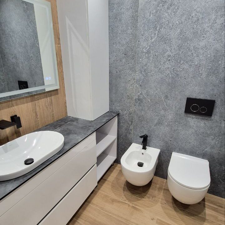 photo_5251341077443186509_y