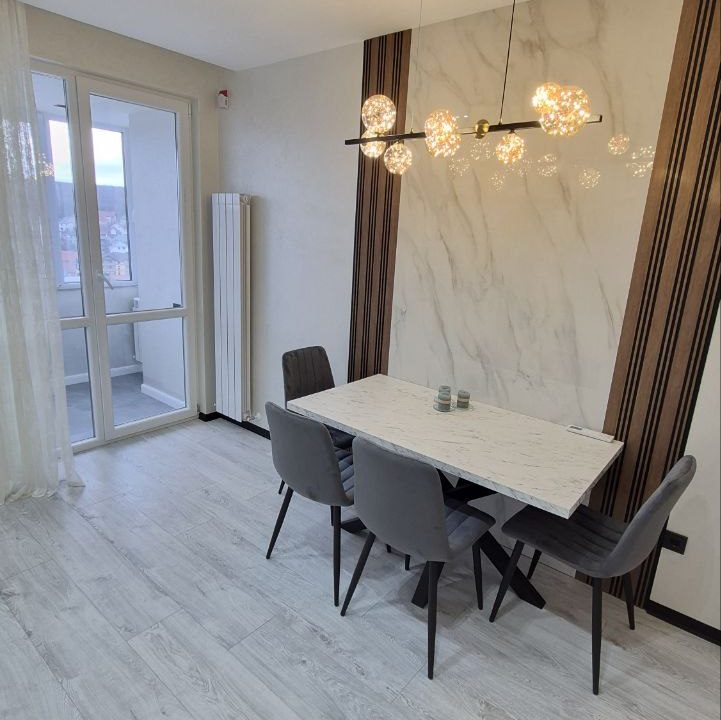 photo_5251341077443186510_y