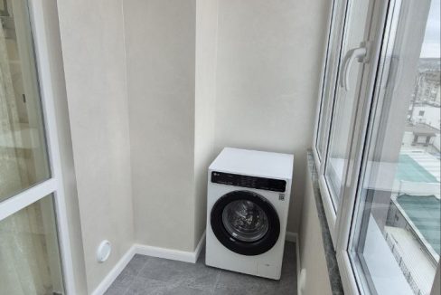 photo_5251341077443186513_y