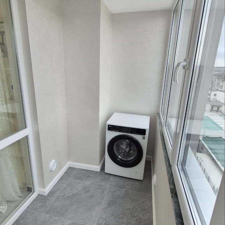 photo_5251341077443186513_y