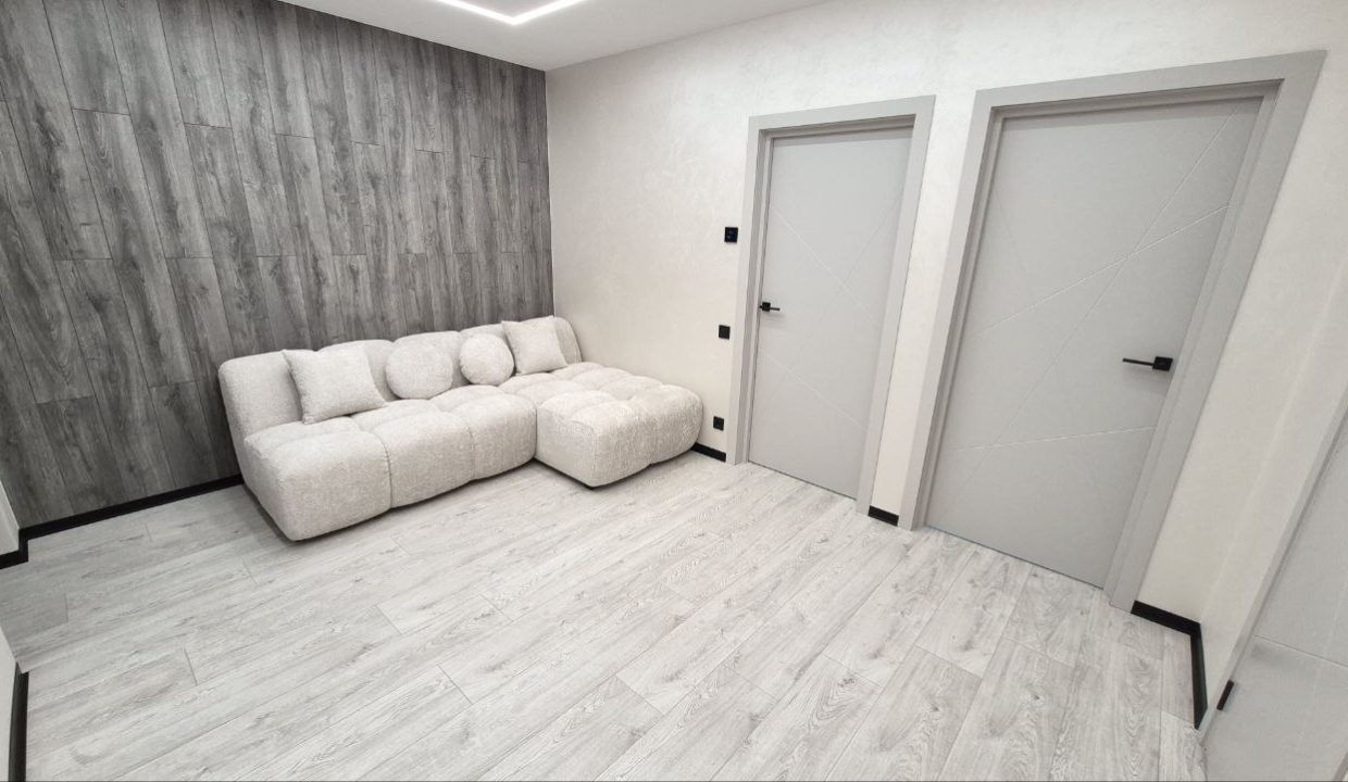 photo_5251341077443186516_y