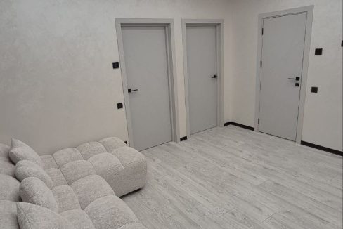 photo_5251341077443186518_y